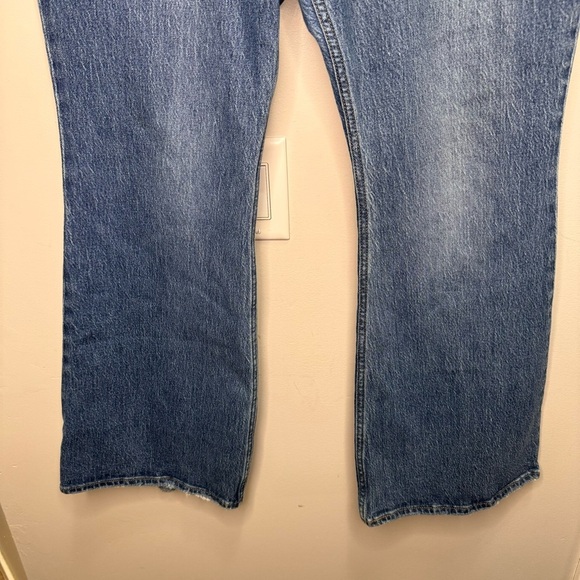 Levi's 70s High Rise Flare Jeans Size 32 - Picture 8 of 16